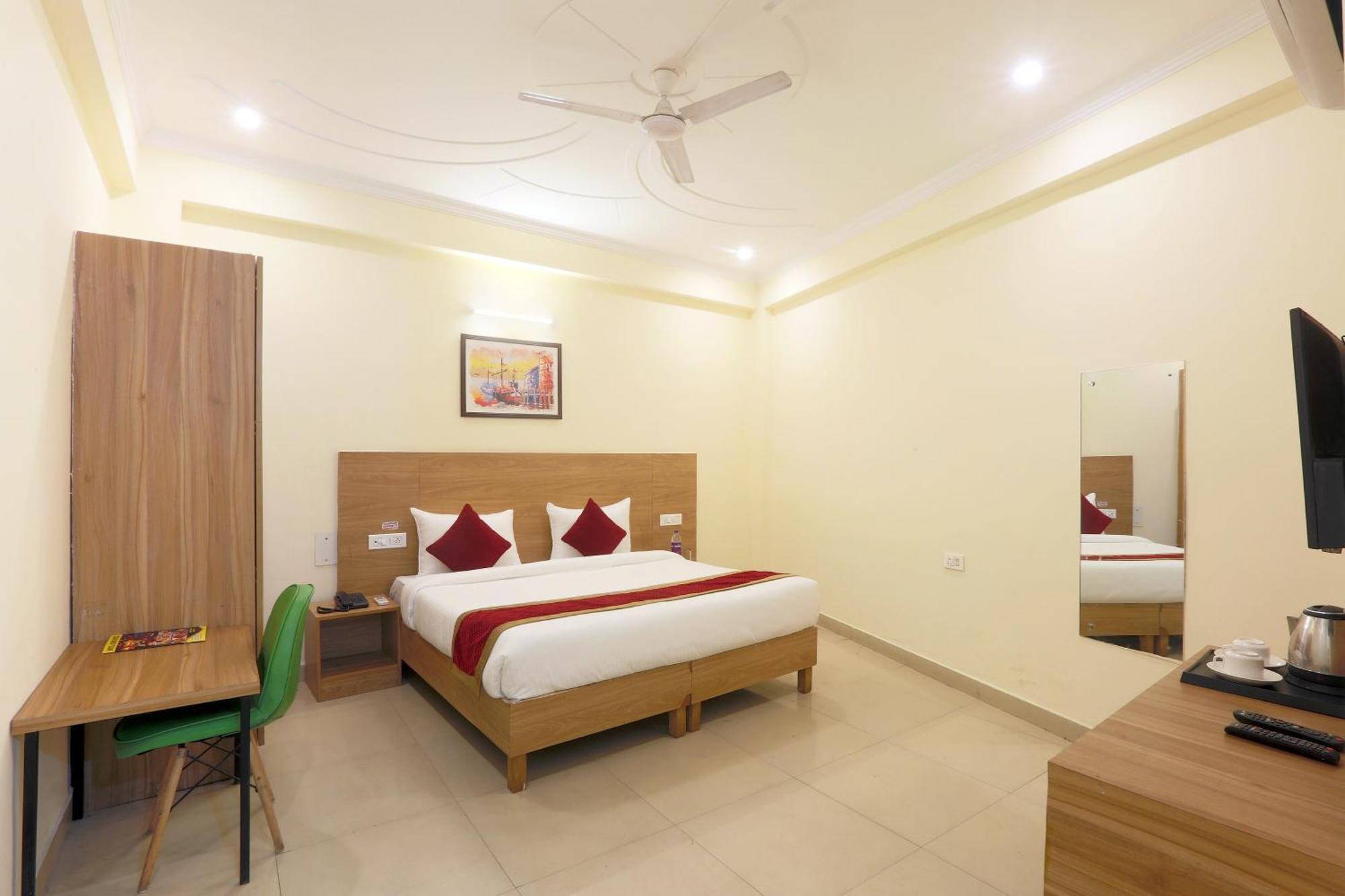Hotel Lemon Suites & Banquet Noida Sector 62 Exterior foto