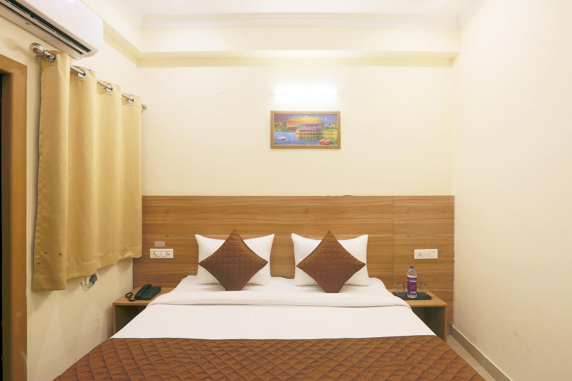 Hotel Lemon Suites & Banquet Noida Sector 62 Exterior foto