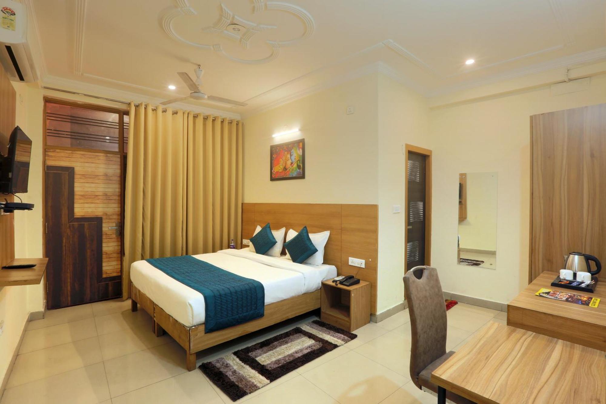 Hotel Lemon Suites & Banquet Noida Sector 62 Exterior foto