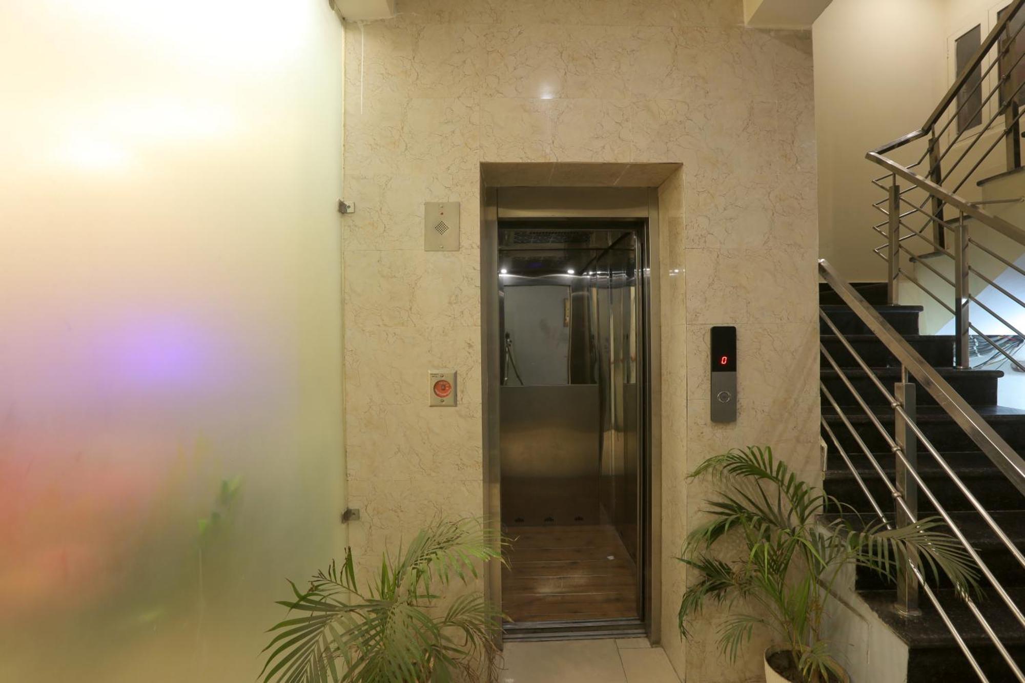 Hotel Lemon Suites & Banquet Noida Sector 62 Exterior foto