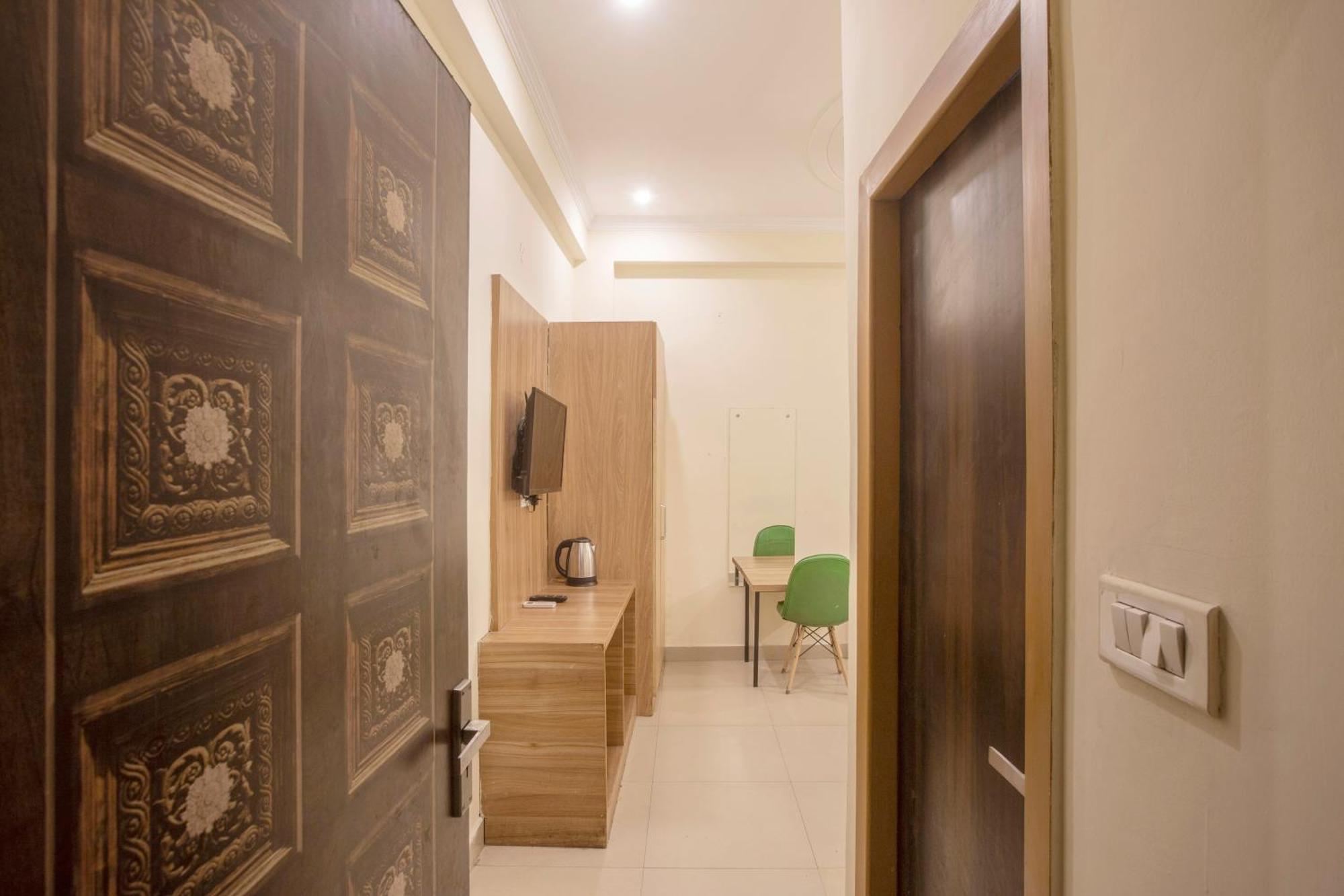 Hotel Lemon Suites & Banquet Noida Sector 62 Exterior foto