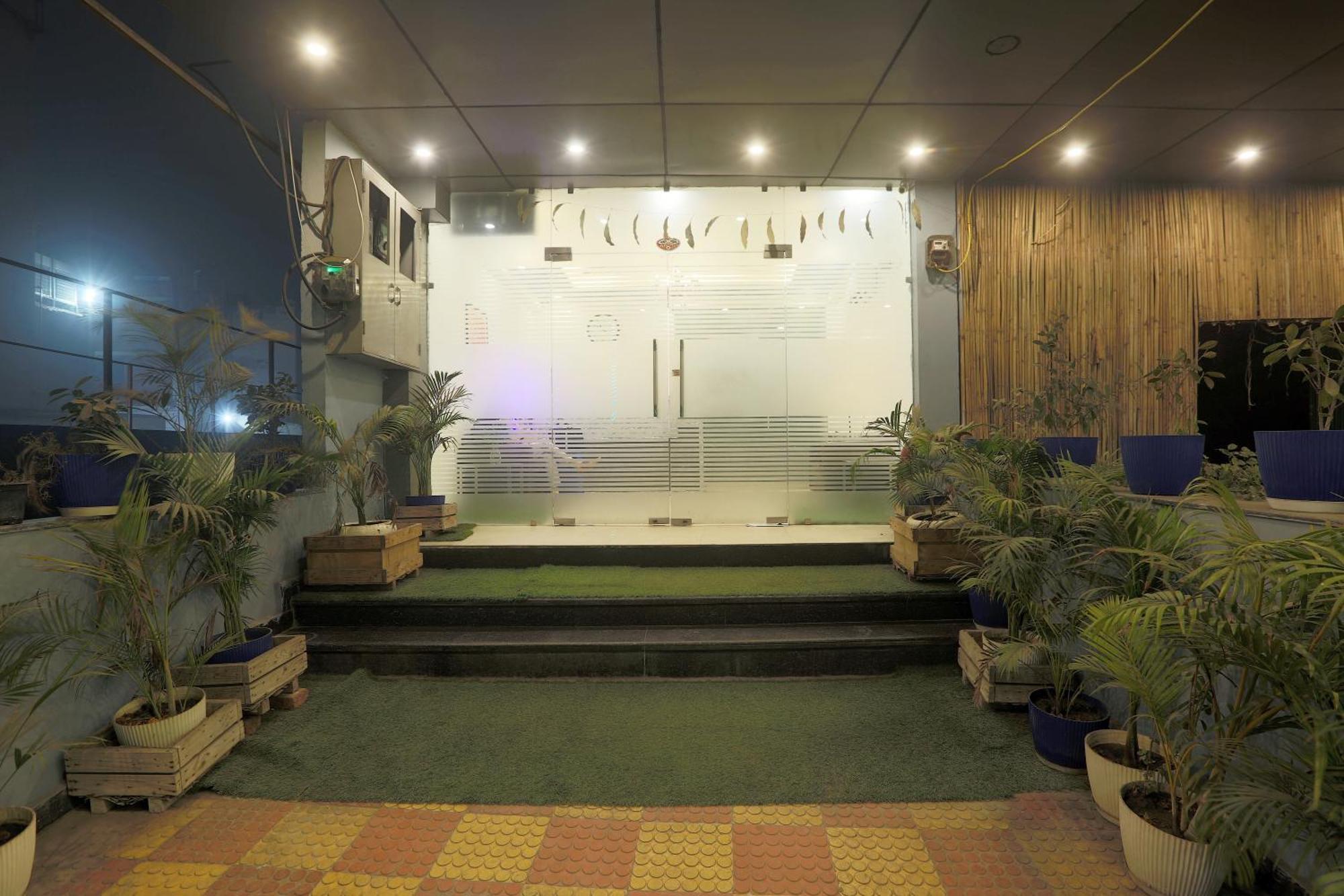 Hotel Lemon Suites & Banquet Noida Sector 62 Exterior foto